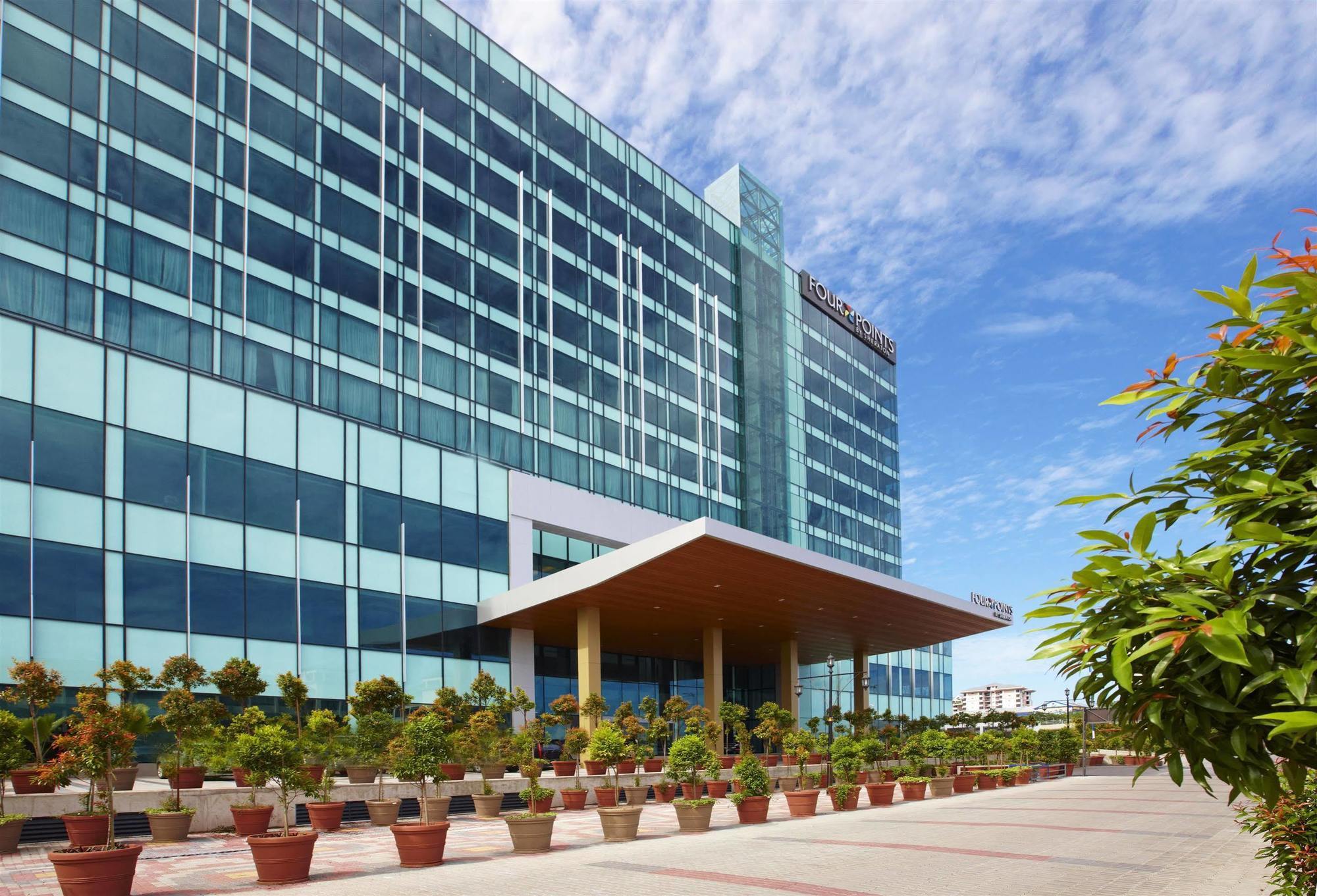 Four Points By Sheraton Kuching Exterior photo